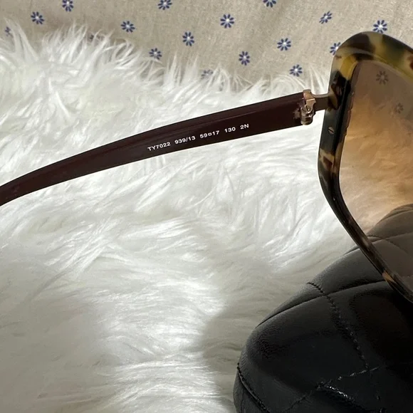 Tory Burch Tortoise Sunglasses - Picture 3 of 5